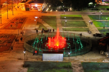 Пешеходный фонтан на площади Юности откроется лазерным шоу в первый вечер августа