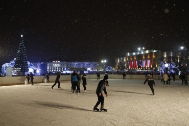 Каток на Советской площади в Ярославле стал платным