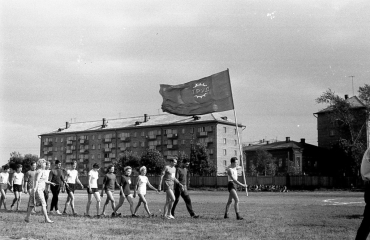 В советское время на Октябрьской площади в Ярославле играли в футбол и катались на коньках