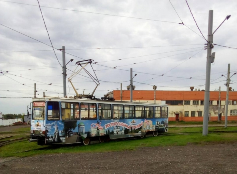 На ярославские улицы вышел экскурсионный трамвай