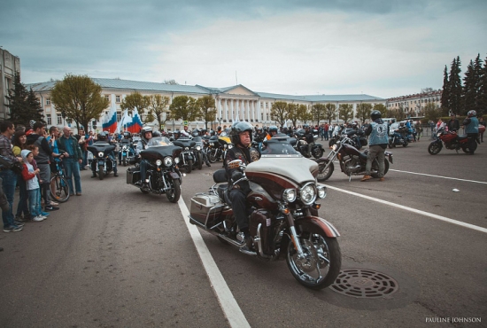 Водное шоу, выставка мотоциклов и пробег с тысячей участников: в Ярославле снова пройдёт грандиозный мотофестиваль