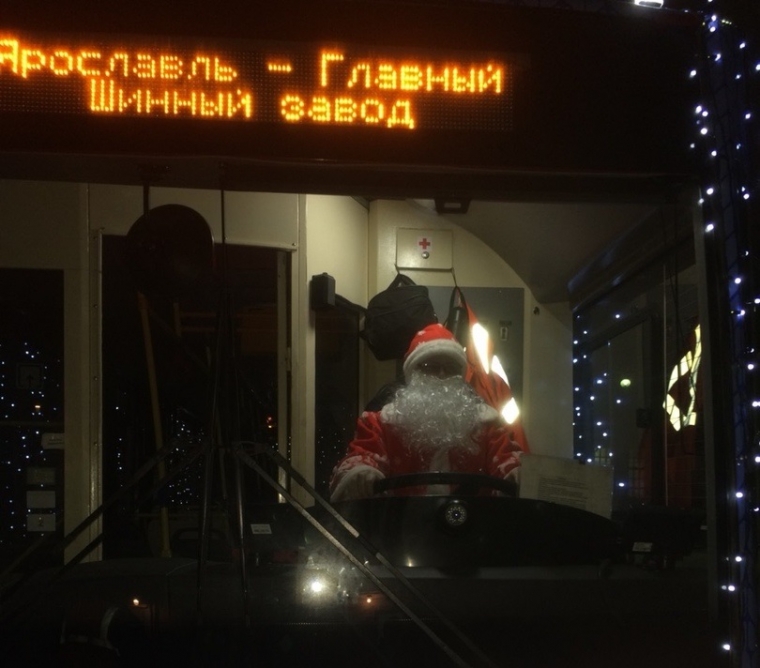 По улицам Ярославля колесят «Новогодний троллейбус» и «Новогодние трамваи»: расписание