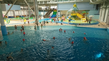 Ярославский аквапарк принял своих первых посетителей: фото и видео