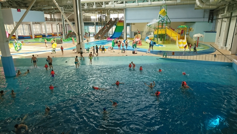 Ярославский аквапарк принял своих первых посетителей: фото и видео
