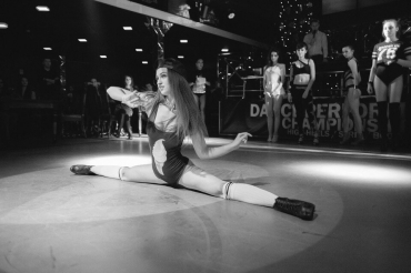 Яркие и сексуальные девушки вступят в танцевальную «схватку» на DANCE PERFORMANCE