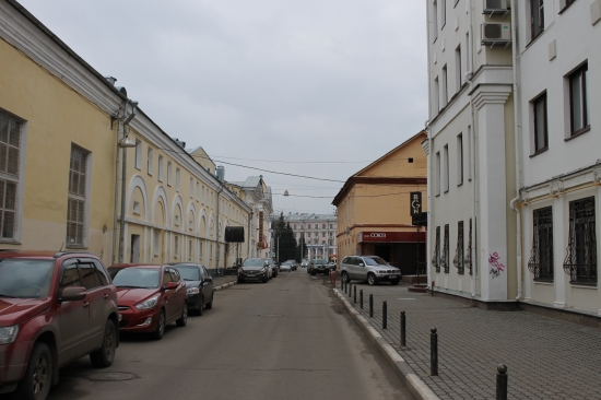 В Ярославле начали обустраивать места для платных парковок