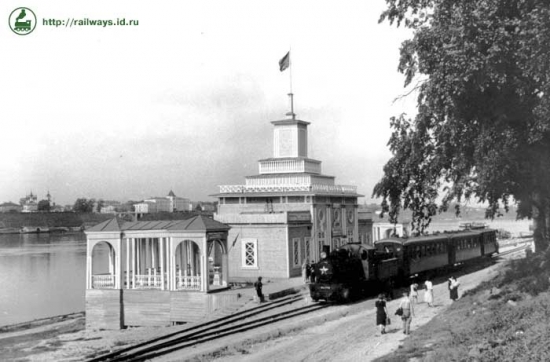 Первая детская железная дорога в Ярославле проходила по набережной Волги: фото