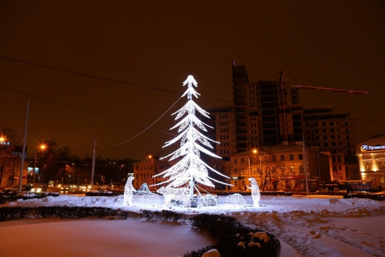 Создавать новогоднее настроение в Ярославле будут 34 световые инсталляции