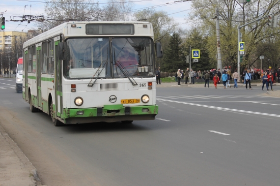 Автобус № 17 в Ярославле решили не пускать по Толбухинскому мосту