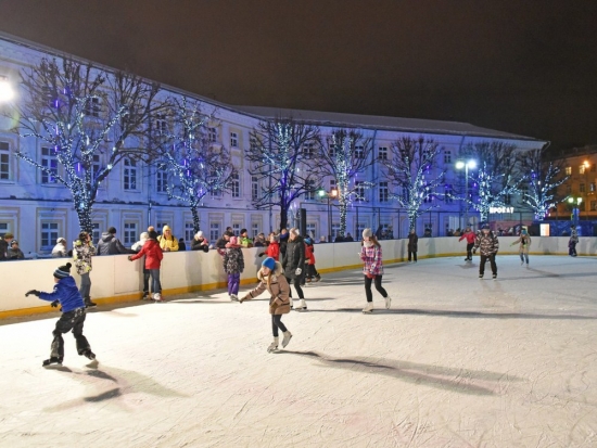 Где в Ярославле покататься на коньках: список катков