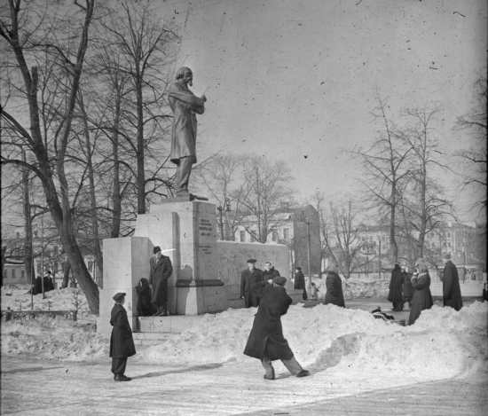 Ровно 58 лет назад в Ярославле открыли памятник Некрасову